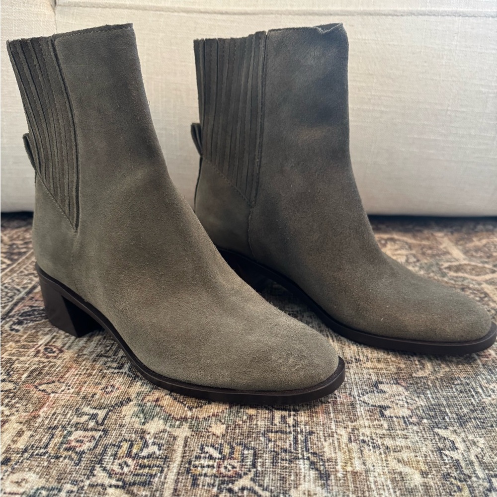 Dolce Vita Waterproof Suede Boots - Linny H20 (olive)